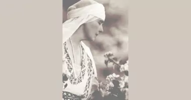 Stire din Cultură-Educație : Expoziție inedită la Muzeul de Artă Constanța. Cum a devenit mărțișorul bijuterie regală