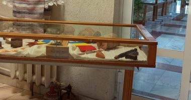 Stire din Cultură-Educație : Frumusețea tradițiilor românești, celebrată într-o expoziție la Biblioteca Județeană