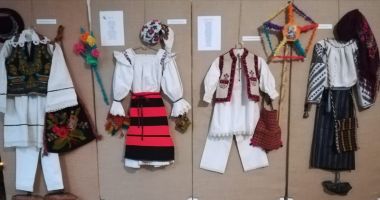 Stire din Cultură-Educație : Expoziție de sărbători, la Muzeul de Artă Populară din Constanța