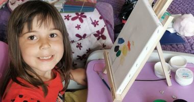 Stire din Cultură-Educație : Cum arată universul copilăriei, în ochii unei artiste de 4 ani