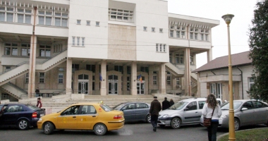 Stire din Cultură-Educație : Expoziție de pictură la Biblioteca Județeană