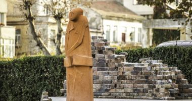 Stire din Social : Expoziție permanentă de ceramică monumentală pe faleza "Esplanada" din Constanța