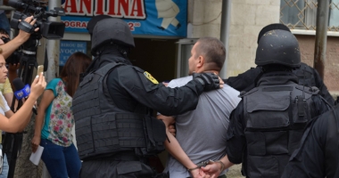 Stire din Eveniment : Extrădat  din România, la cererea polițiștilor americani