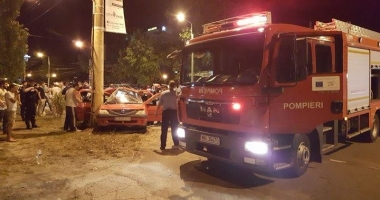 GRAV ACCIDENT RUTIER LA CONSTANȚA. LOGAN IZBIT ÎNTR-UN STÂLP! DESCARCERAREA, LA FAȚA LOCULUI - 2