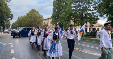 Paradă pe bulevardul Tomis. Comunitatea Turco-Tătară defilează pe străzile din Constanța - 8