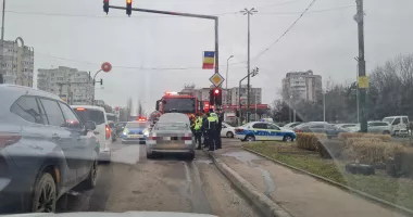 Stire din Eveniment : Trafic paralizat la intrare în Constanța. Un autoturism a luat foc