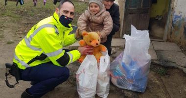 Moș Crăciun în haine de polițist - 4