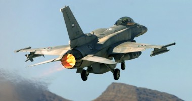Stire din Politică-Administrație : "Avioanele F-16 din Portugalia vor veni în 2015, iar piloții români vor fi pregătiți în SUA"