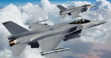 Avion de linie escortat de două F-16, după o dispută la bord