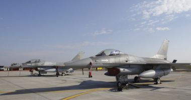 Stire din Eveniment : Primele avioane F-16 pentru antrenarea piloților ucraineni au ajuns în România