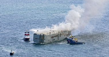 Navă cu 3.000 de mașini la bord, cuprinsă de flăcări! 