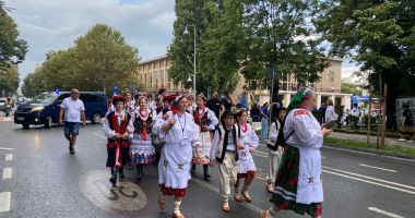 Paradă pe bulevardul Tomis. Comunitatea Turco-Tătară defilează pe străzile din Constanța - 7
