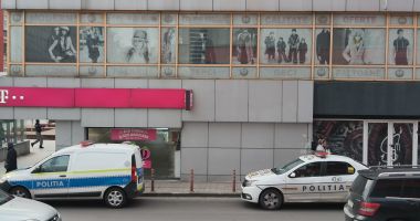 Stire din Eveniment : UPDATE: Accident sângeros într-un magazin din municipiul Constanța! Un bărbat a ajuns de urgență la spital