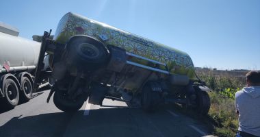Stire din Eveniment : Trafic îngreunat de o cisternă răsturnată, între Constanța și Ovidiu