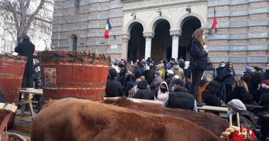 GALERIE FOTO / Mii de persoane, prezente la slujba de Bobotează, la Constanţa - 3