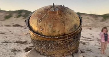 Stire din Actualitate : Obiect misterios eșuat pe o plajă din Australia