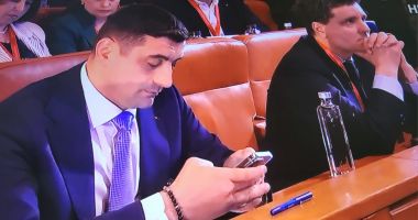 Stire din Politică-Administrație : Nicuşor Dan şi George Simion, umăr la umăr la Congresul Blocului Naţional Sindical
