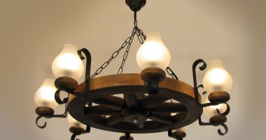 Stire din Social : Curentul electric s-ar putea scumpi cu 50% din 2012