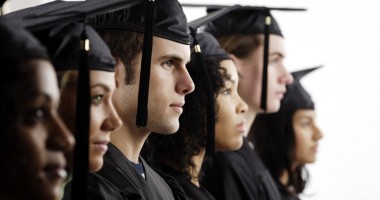 Stire din Cultură-Educație : "Fabrica" de licențiați cu diplomă de la Constanța