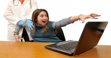 Stire din Actualitate : Rețeaua de socializare Facebook a fost amendată  pentru că și-a urmărit utilizatorii