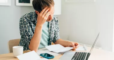 Stire din Actualitate : Atenție la fraude. Românii vizați cu facturi fictive după majorarea taxelor