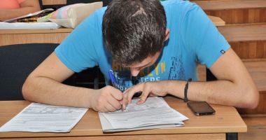 Stire din Cultură-Educație : Începe bătălia pentru un loc la facultate. Oferte pentru toate preferințele și buzunarele