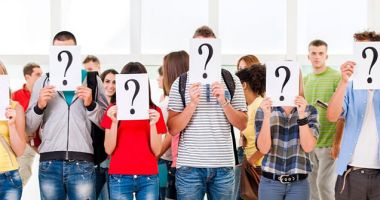 Stire din Social : Făcuți praf! "Sunt niște lingăi, repetenți, aflați încă în școală la 40 de ani"