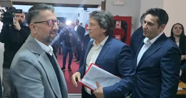 Stire din Politică-Administrație : S-au întors legendele PSD. Decebal Făgădău, în cărți pentru șefia Organizației Municipale