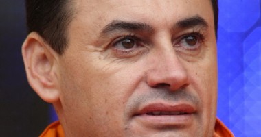 Stire din Politică-Administrație : "Băsescu nu l-a lăudat pe Antonescu pentru turul doi, ci a fost consecvent dreptei"