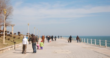 Stire din Politică-Administrație : Promenada din zona Vraja Mării va fi restaurată