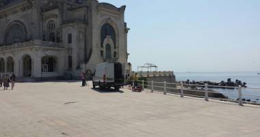 GALERIE FOTO. PANICĂ la CAZINO! O femeie a căzut de pe faleză. Balustrada s-a rupt sub greutatea ei - 9
