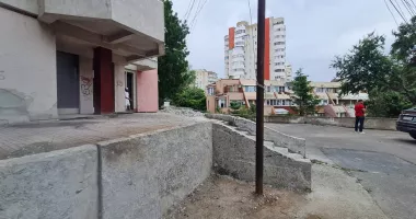În Faleză Nord, constănțenii trăiesc îngroziți de pericolul de sub ferestre - 2