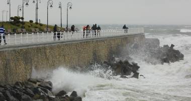 COD PORTOCALIU de viscol la Constanța / Spectacol pe faleza de la Cazino. GALERIE FOTO - 5