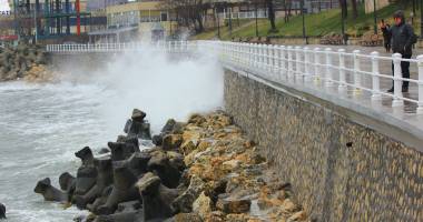 COD PORTOCALIU de viscol la Constanța / Spectacol pe faleza de la Cazino. GALERIE FOTO - 4