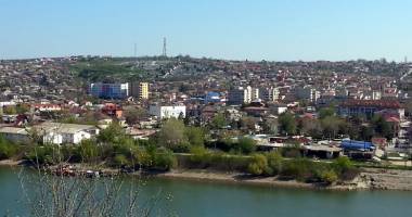 Stire din Politică-Administrație : Faleza orașului Cernavodă, în atenția administrației publice
