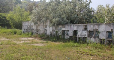 Plaja și faleza Modern, pline de ruine și gunoaie - 2