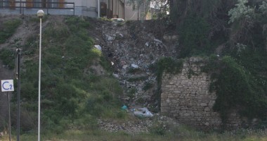 Plaja și faleza Modern, pline de ruine și gunoaie - 5