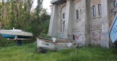 Plaja și faleza Modern, pline de ruine și gunoaie - 6