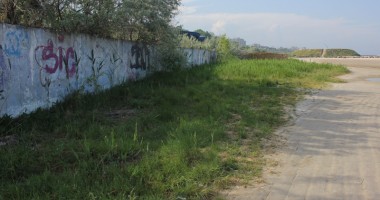 Plaja și faleza Modern, pline de ruine și gunoaie - 4