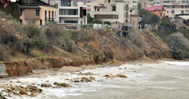 Marea Neagră înghite Faleza Nord - 4