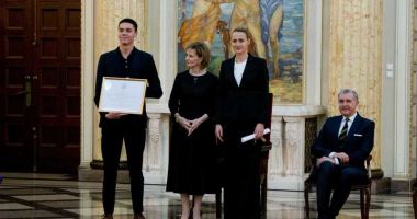 Stire din Social : David Popovici şi Camelia Potec, onoraţi de familia regală a României