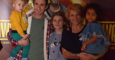 Stire din Monden : Dana Nălbaru: "Am adoptat o fetiță după ce am cerut lista copiilor pe care nu-i vrea nimeni"