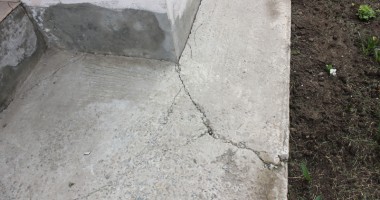Un nou scandal în Valu lui Traian pe tema caselor fără fundație - 5