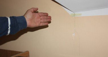 Un nou scandal în Valu lui Traian pe tema caselor fără fundație - 8