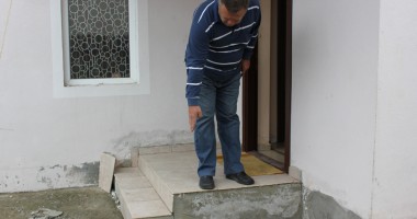 Un nou scandal în Valu lui Traian pe tema caselor fără fundație - 3