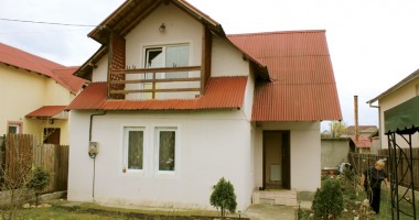 Stire din Economie : NEBUNIA CASELOR FĂRĂ FUNDAȚIE / S-a pus frână țepelor imobiliare la Constanța?