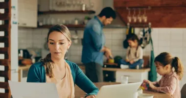 Stire din Actualitate : Cât muncești pentru tine, cât pentru stat. Cu câți bani rămâne o familie cu doi copii în România