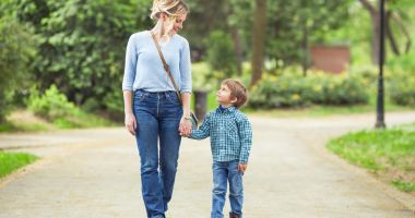 Stire din Social : Creșterea familiilor monoparentale sporește inegalitatea socială