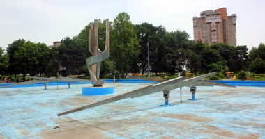 Stire din Social : Reparații la fântâna cinetică din Parcul Gării