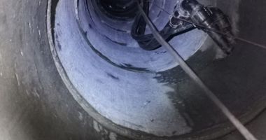 Un copil de patru ani a fost salvat de pompieri, după ce a căzut într-o fântână adâncă de 10 metri - 2